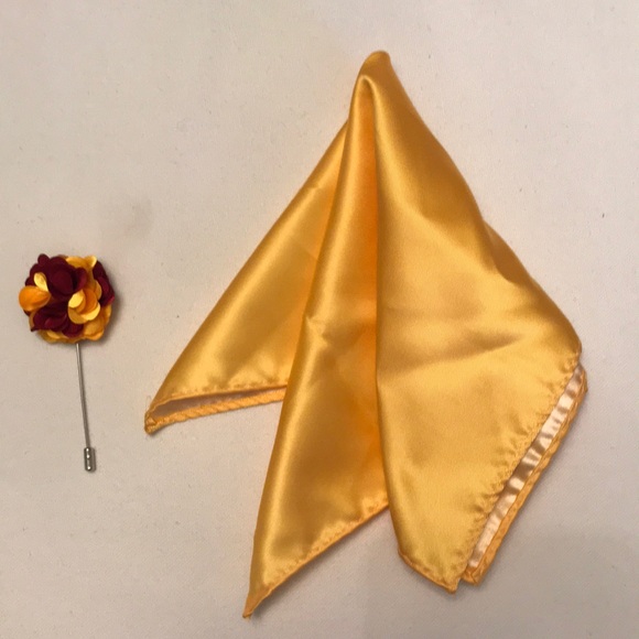 Pocket square with flower pin - Picture 1 of 4